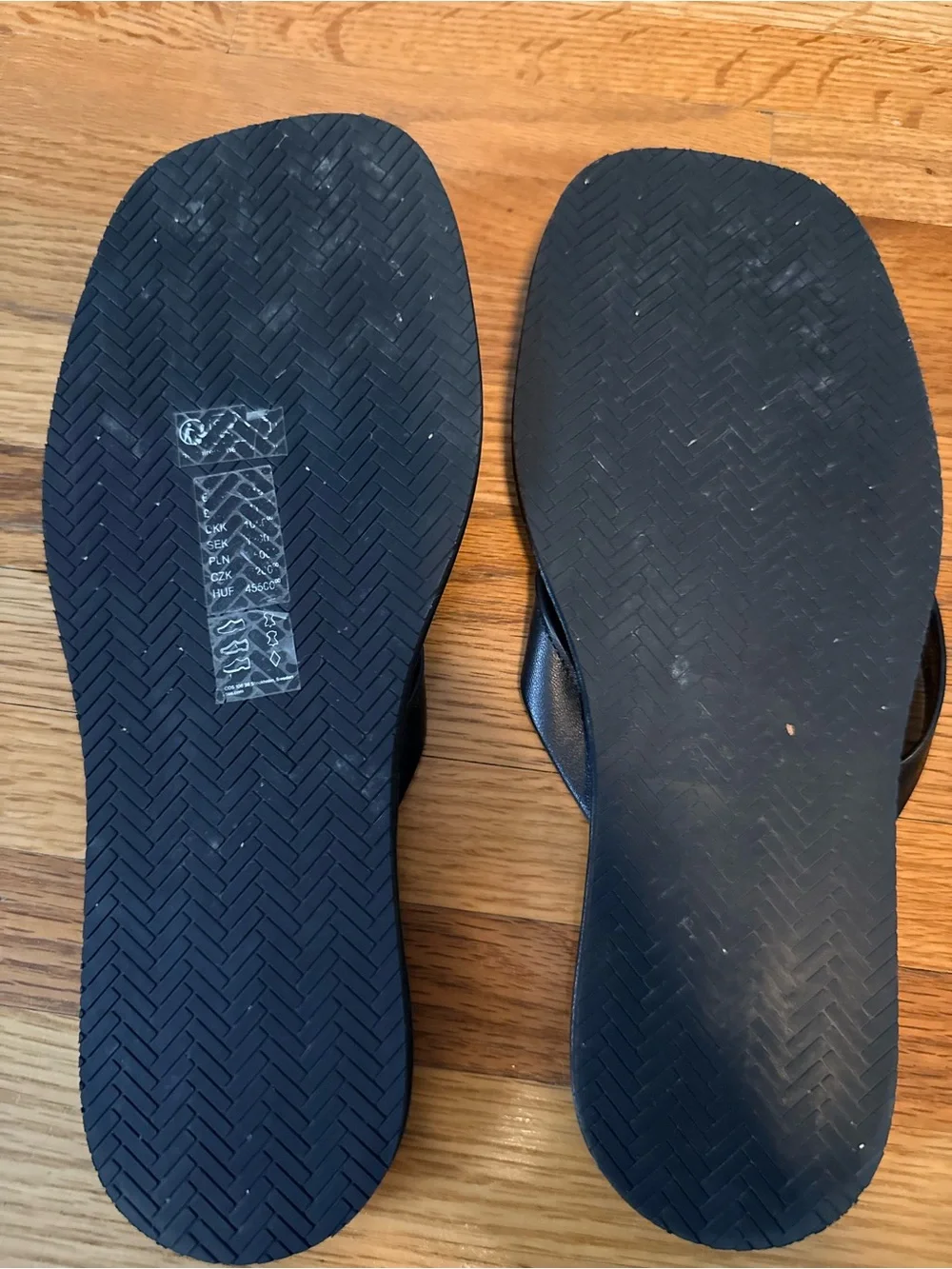 COS Black Leather Flip-Flop Sandals